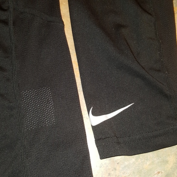 Nike Dri Fit-γ SOLD AT YARD SALEγ - Picture 5 of 6